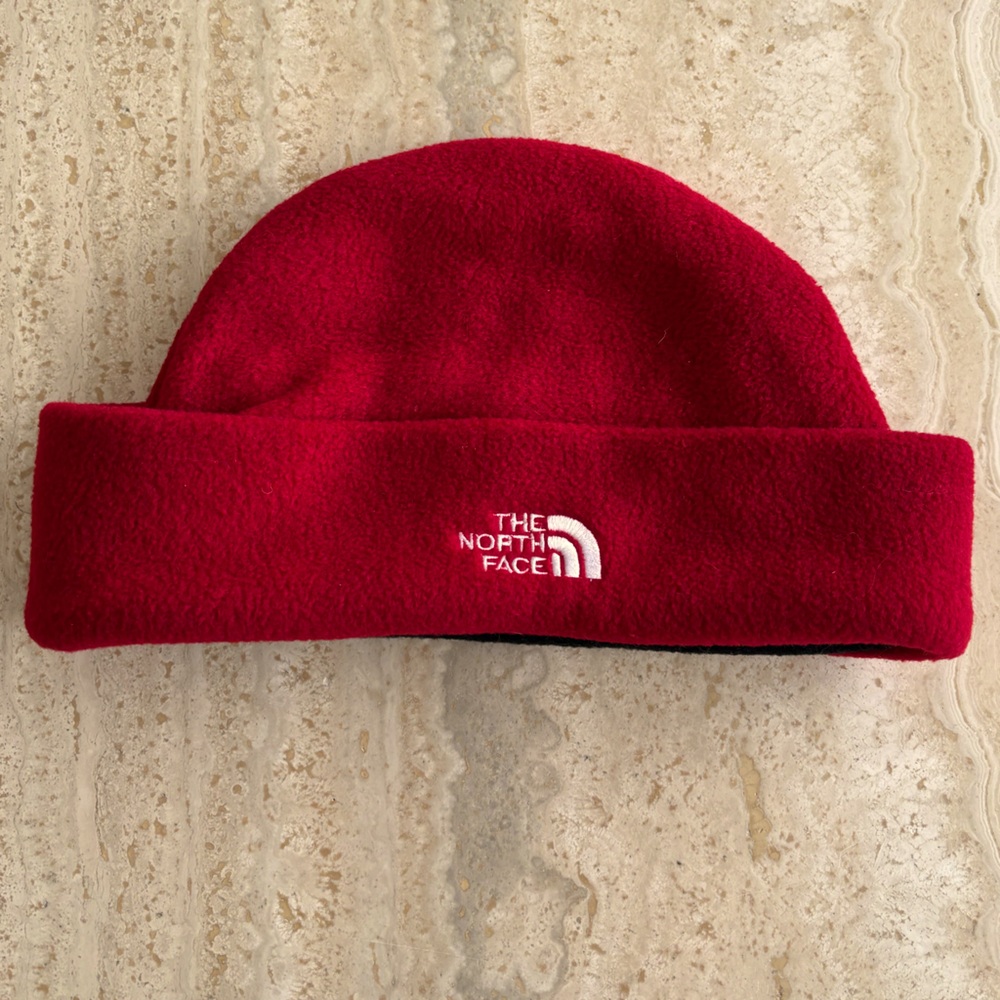 THE NORTH FACE RED WOMENS HAT